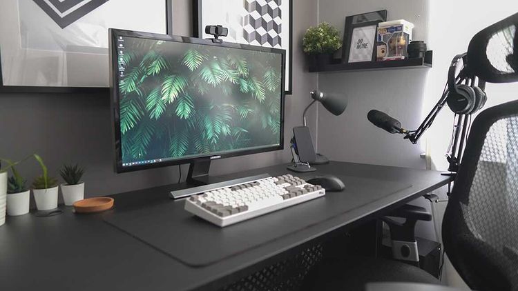 Pneumatic 55" Standing Desk